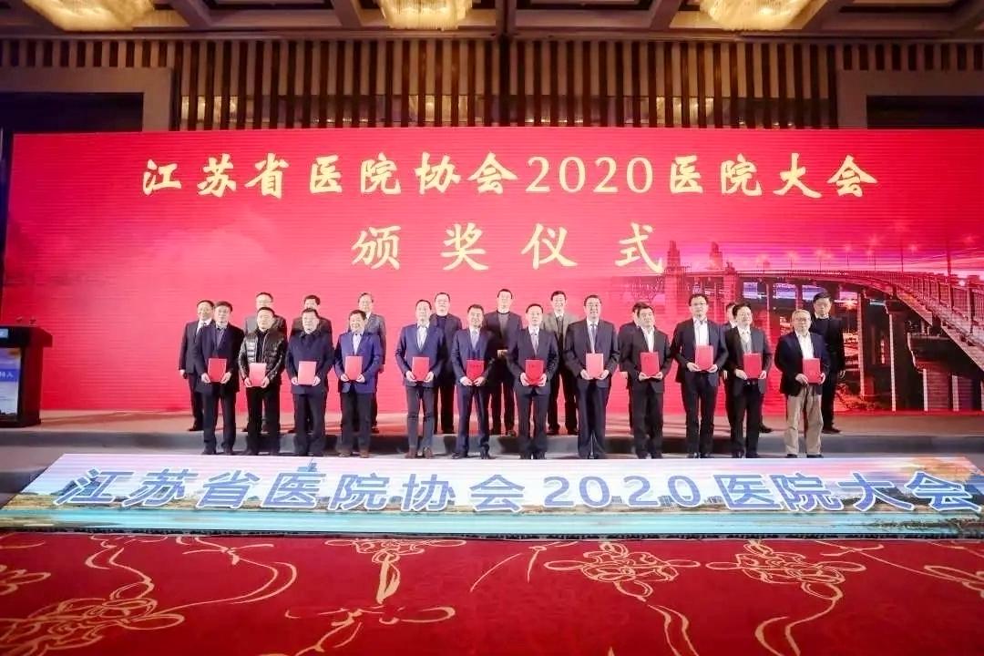 颁奖.jpg 颁奖.jpg